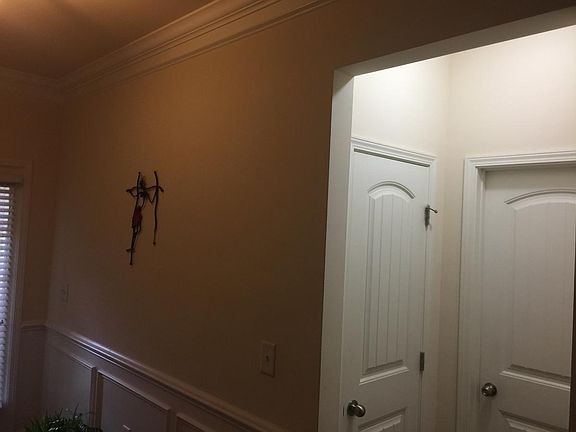 Powder room/coat hanger closet