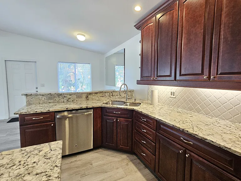 341 Bayshore Dr — Photo 17