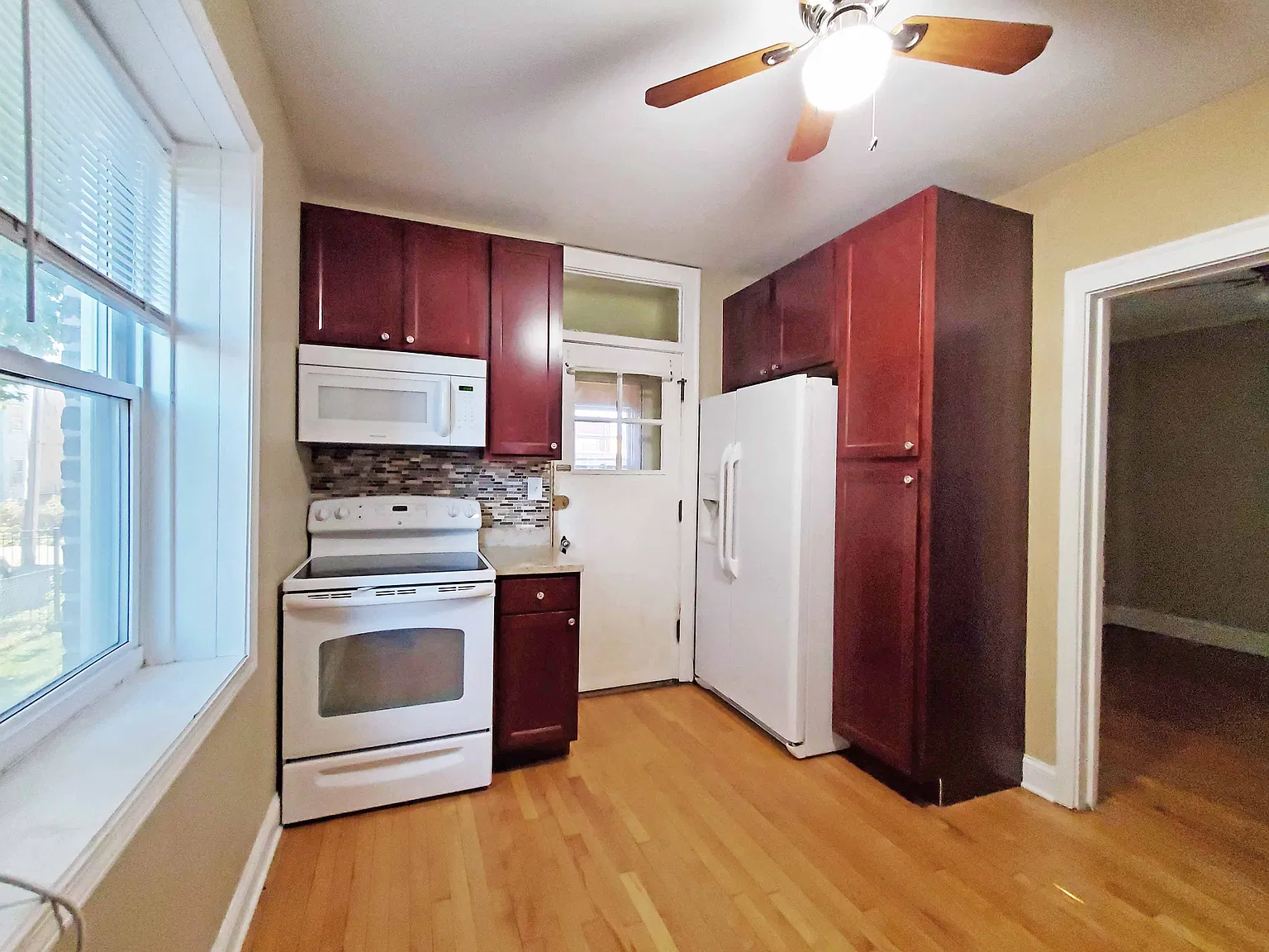 2 bed, 1200 sqft, $2,100 — Photo 4