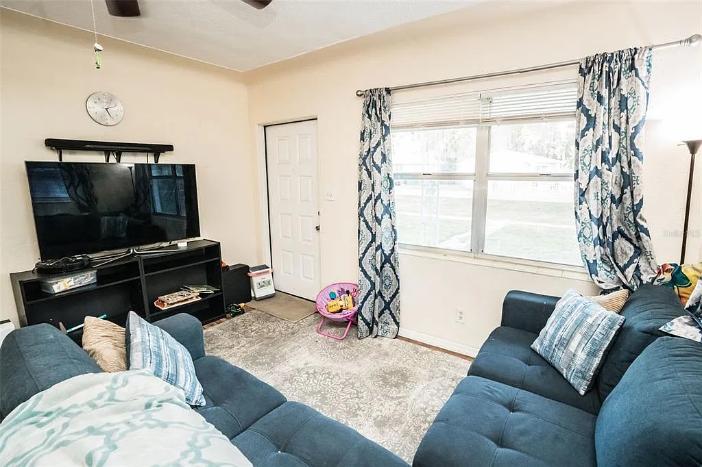 3 bed, 2.0 bath, 900 sqft, $1,845 — Photo 4