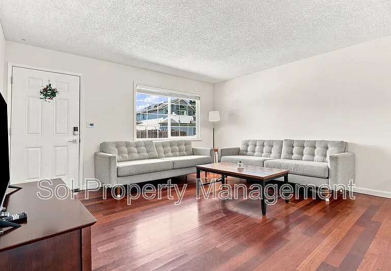 426 Swift St — Photo 4