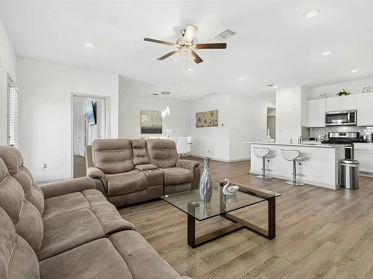 224 Sweetwater Creek Ln — Photo 4