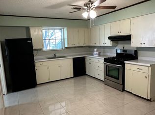 1527 Saint Marys St, Hempstead, TX 77445