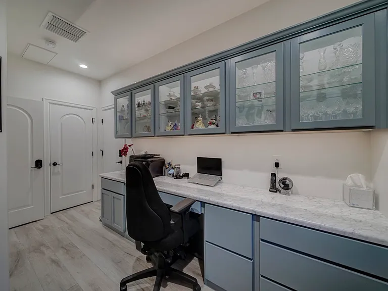 313 E Lime Ct #4 — Photo 15