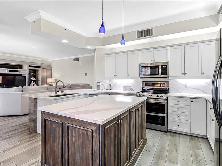 450 Bayfront Pl #4405 — Photo 2