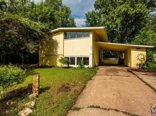 3521 SW Oakley Ave, Topeka, KS 66614