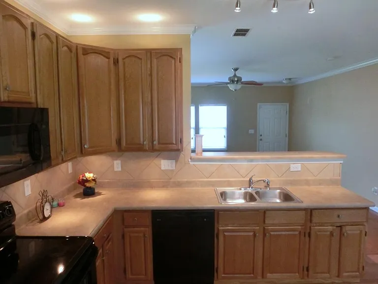15713 Lakepoint Forest Dr — Photo 11