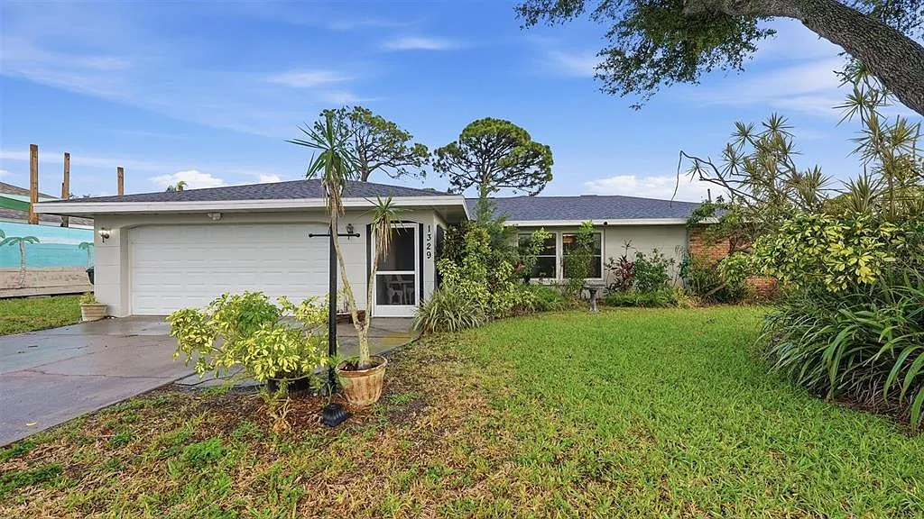 3 bed, 2.0 bath, 1813 sqft, $2,750 — Photo 1