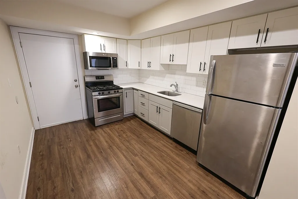 Building Photo - 332 Talbot Ave #5
