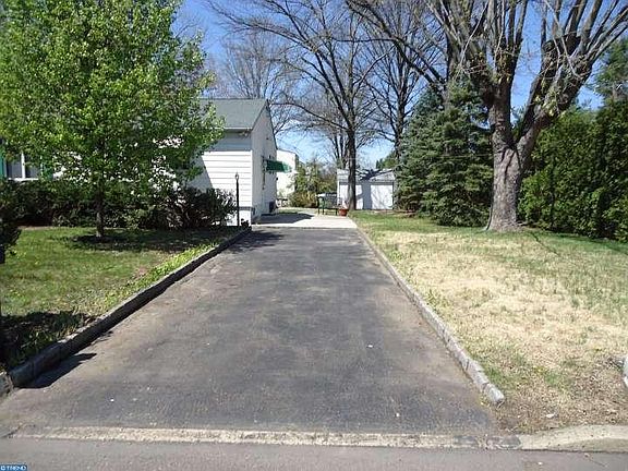 3rd image of 554 Norwood Ave