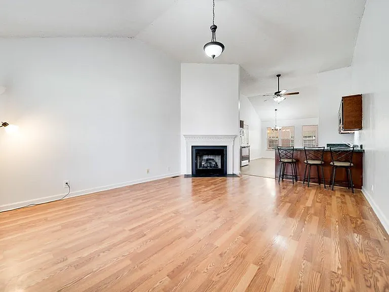 824 Stone Hedge Ct — Photo 6