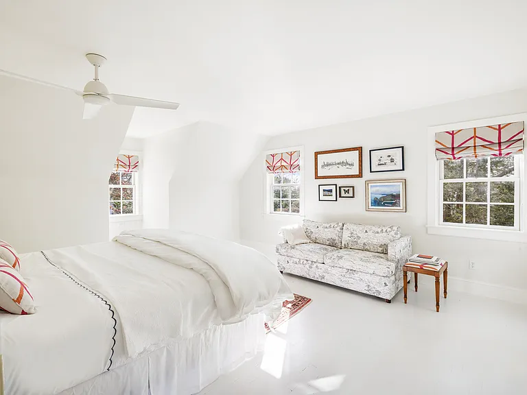 267 Meadows W — Photo 11
