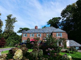 90 Old Pond Rd, Great Neck, NY 11023