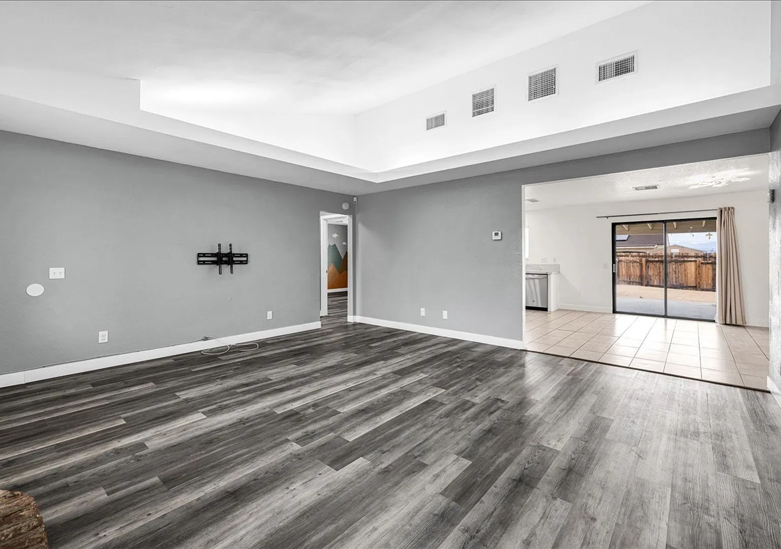 Desert Home With Spacious Split Floor Plan and many updates. — Photo 4