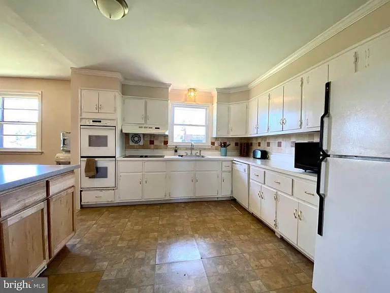 514 Ivydale Rd — Photo 41