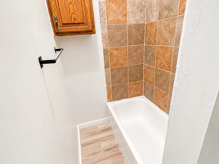 3129 N Wellington Pl — Photo 2