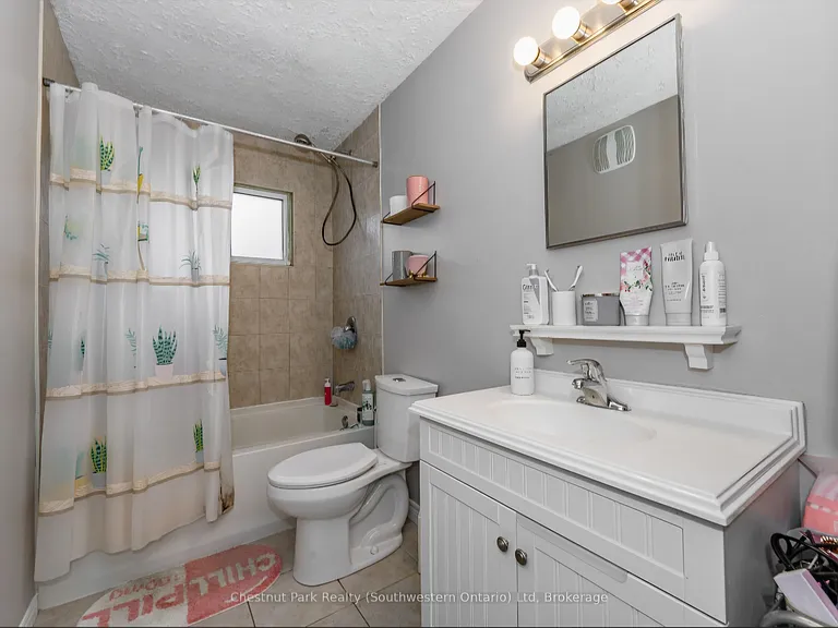 201 Alma St N #2 — Photo 15