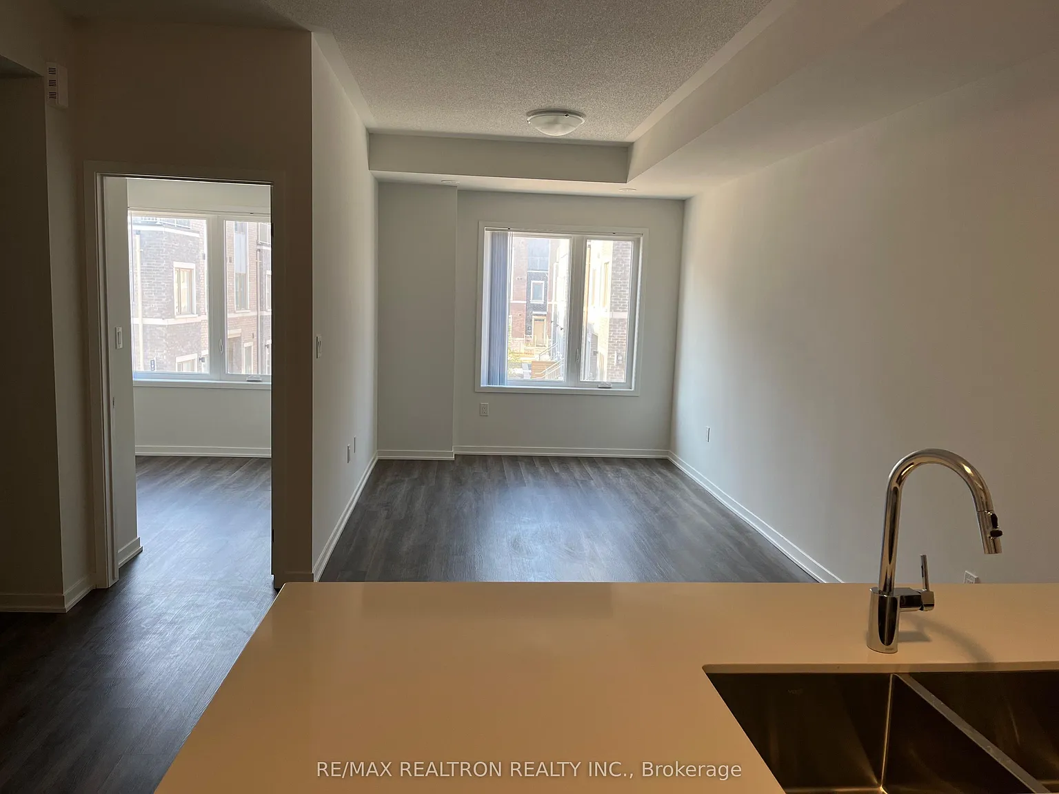 130 Honeycrisp Cres — Photo 3