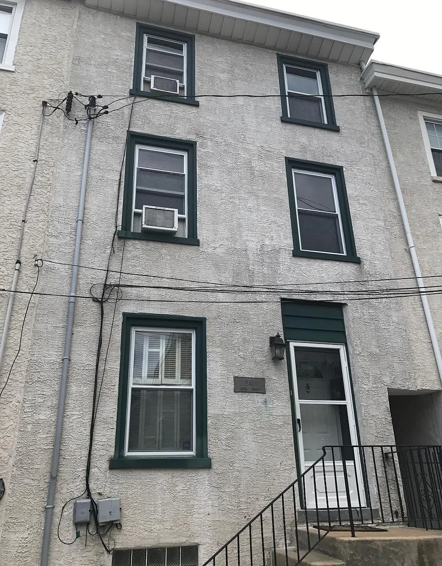 3 bed, 1.5 bath, 1703 sqft, $2,600 — Photo 1
