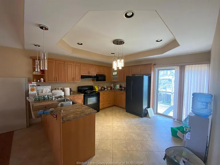 4518 Helsinki Cres — Photo 12