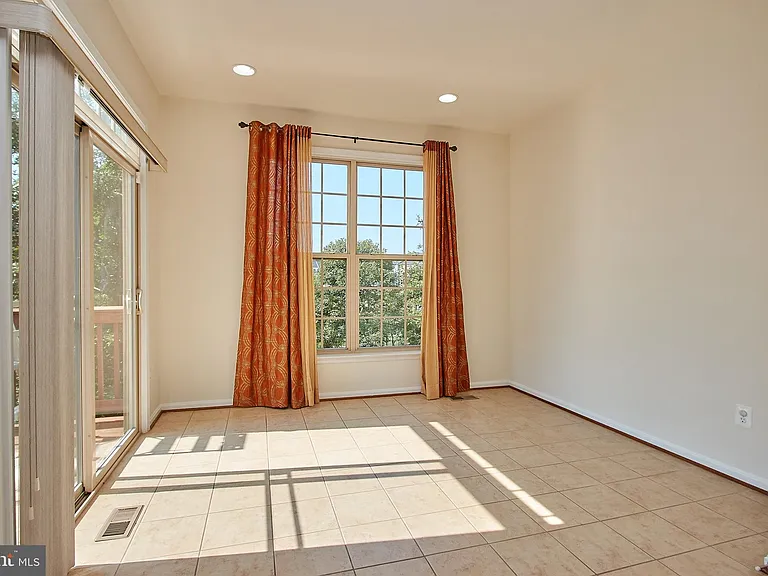 42649 Macauley Pl — Photo 11