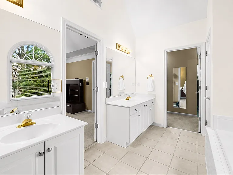 2208 Snug Hbr NE — Photo 10