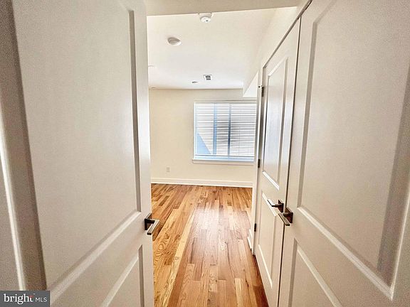 4th image of 402 N Front St #4