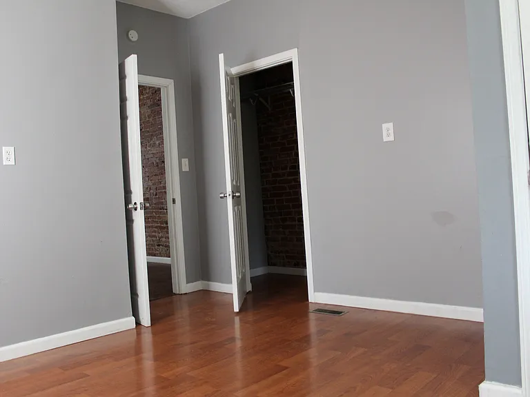 4261 Russell Blvd — Photo 10