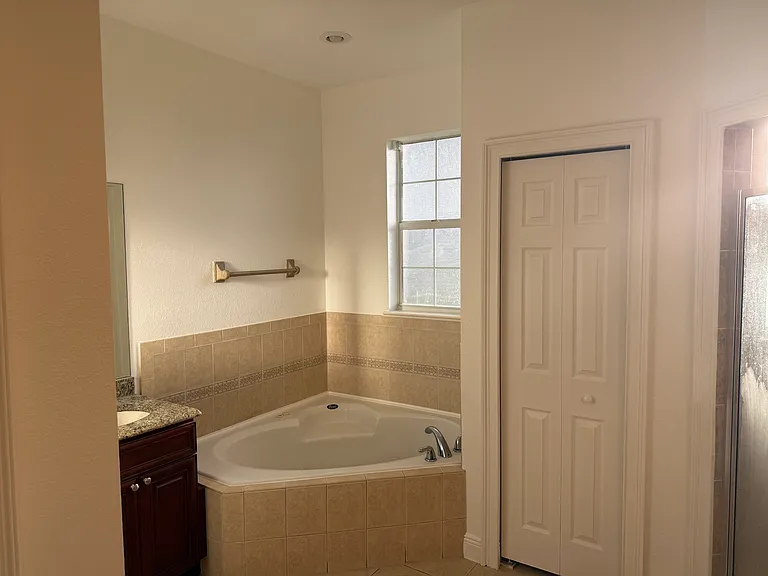 5016 Friars Cove St — Photo 5