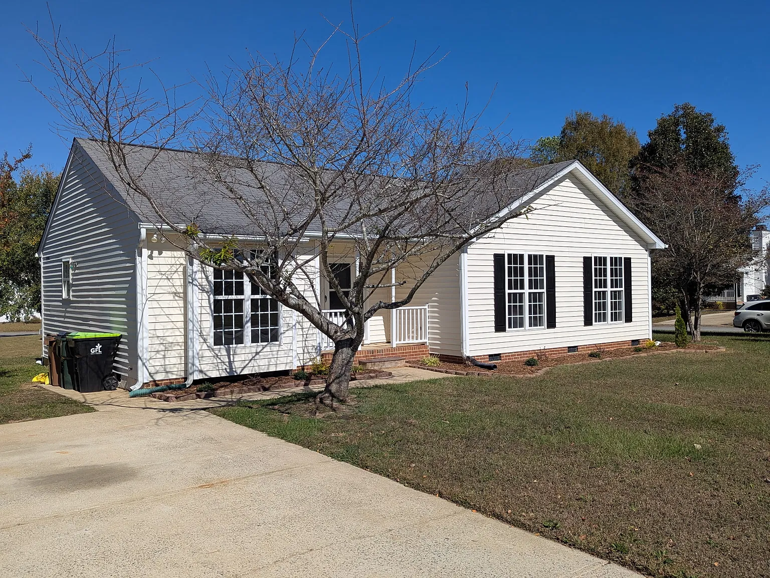 3 bed, 1309 sqft, $1,800 — Photo 2