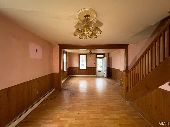 4th image of 624 Washington Ave