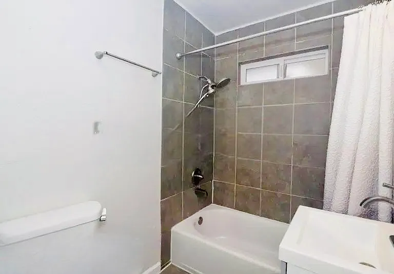4834 Castle Ave #4 — Photo 7