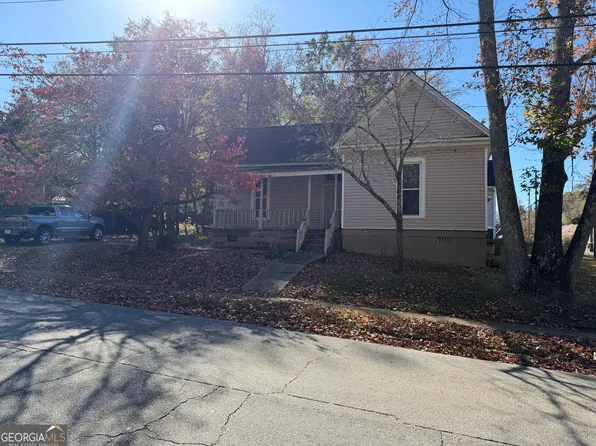 64 Wesley St, Newnan, GA 30263