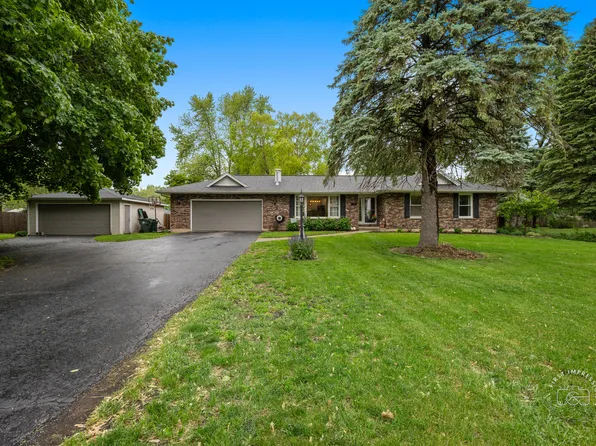 17 S Cypress Dr, Bristol, IL 60512