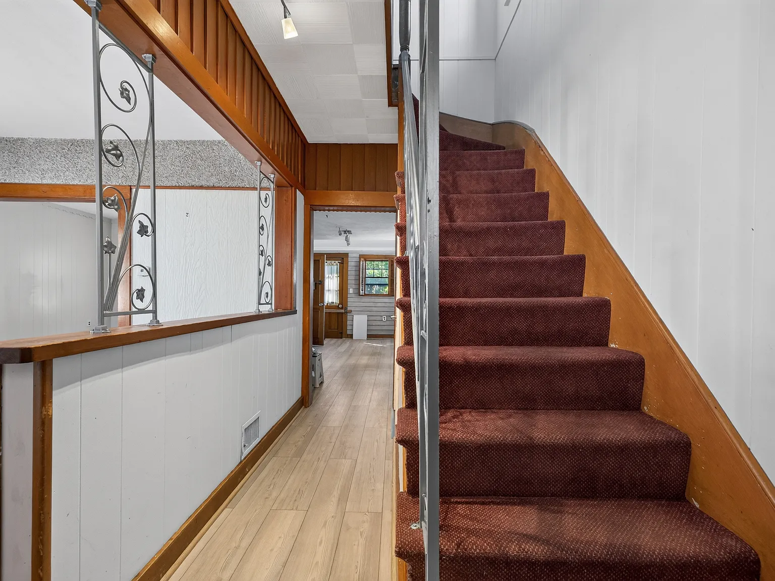 14 Flint Ave — Photo 2