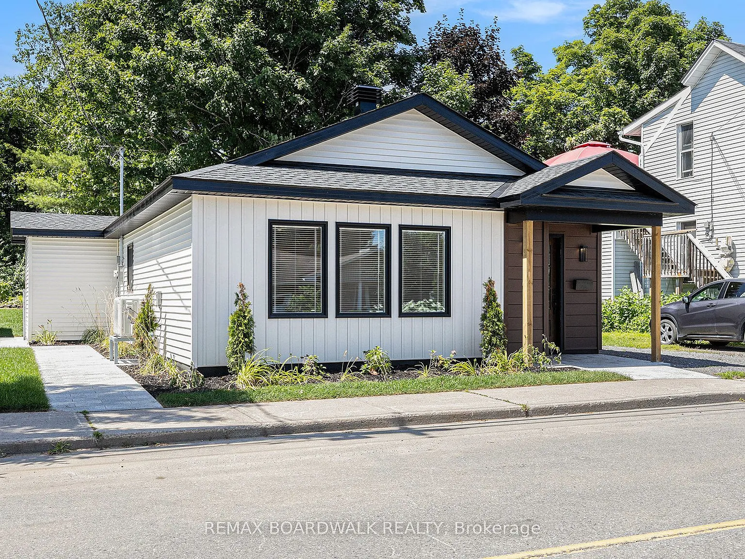 3 bed, $2,400 — Photo 2