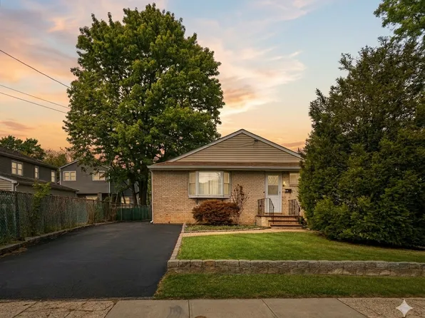 19 7th St, Bayville, NY 11709