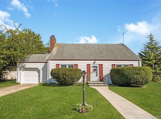 26 Dawes Avenue, Amity Harbor, NY 11701