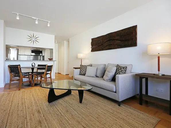 320 E 46th St, New York, NY