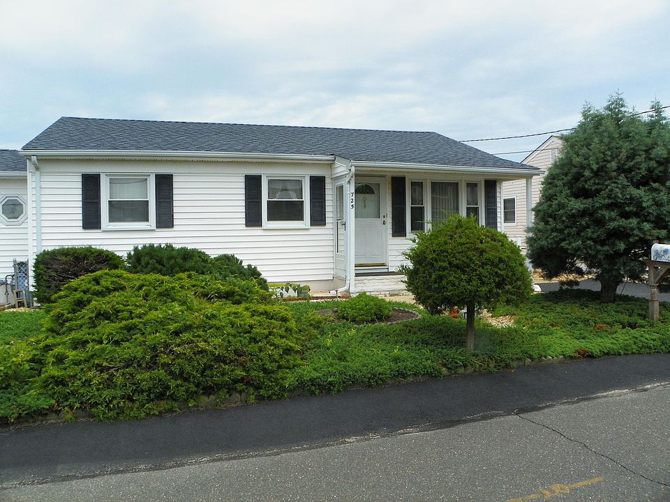 1st image of 725 Phoebe St