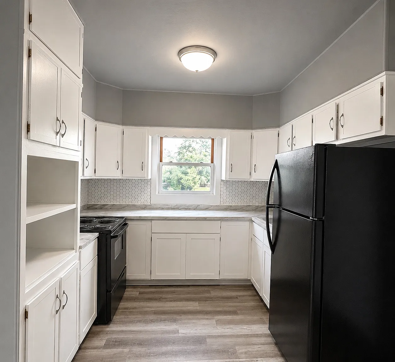 2206 Catalpa Dr — Photo 2