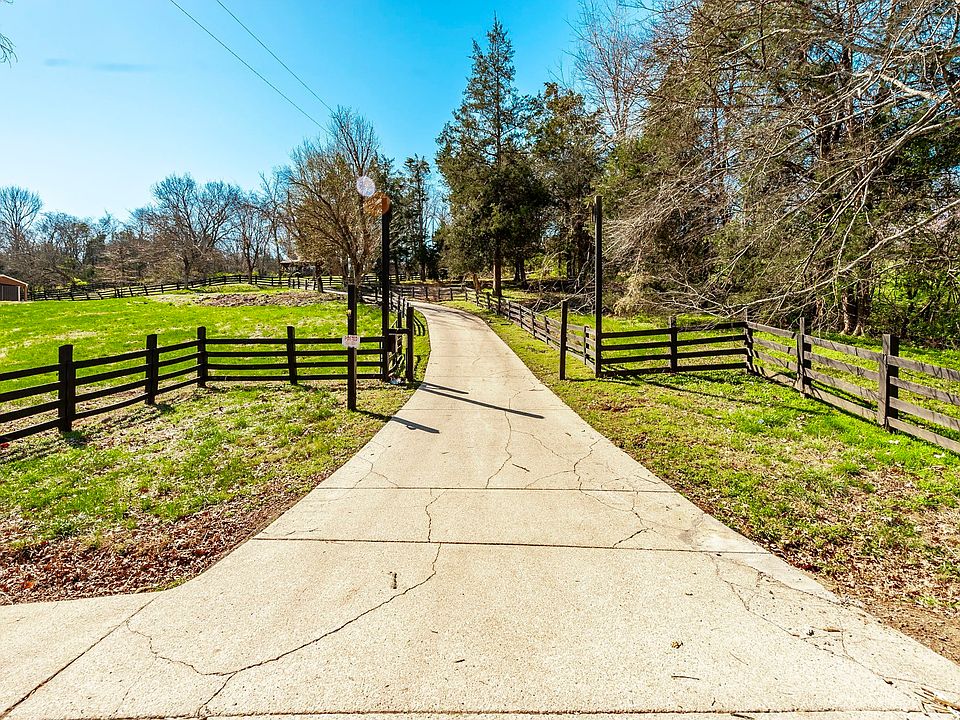 10th image of 655 Cummings Ln