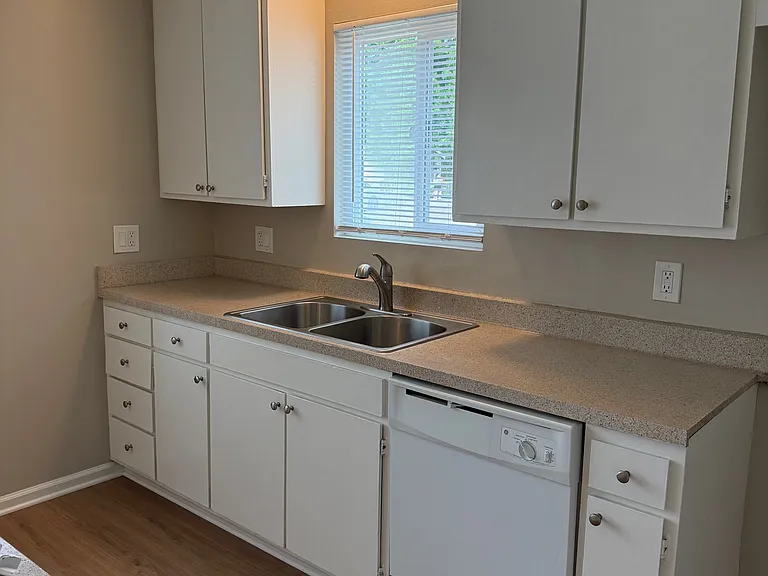 325 E Amerige Ave #A — Photo 11