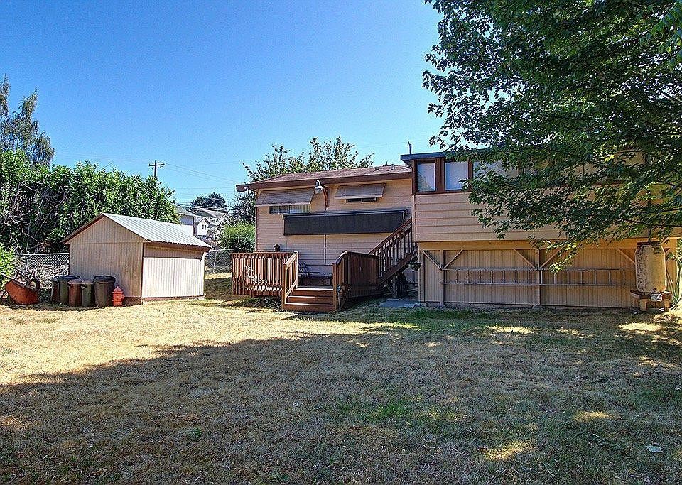 2nd image of 10215 11th Ave SW