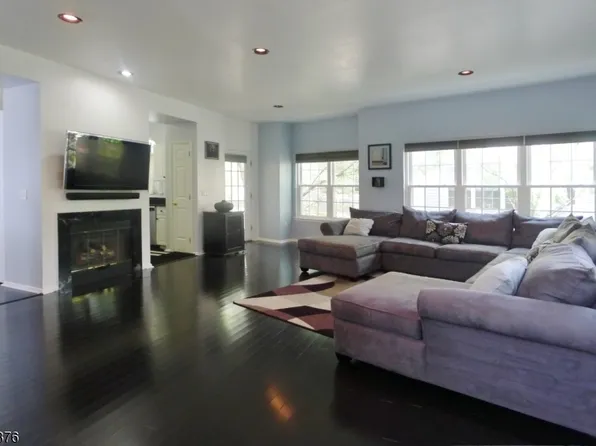 808 Dellwood Ln, Whippany, NJ 07981