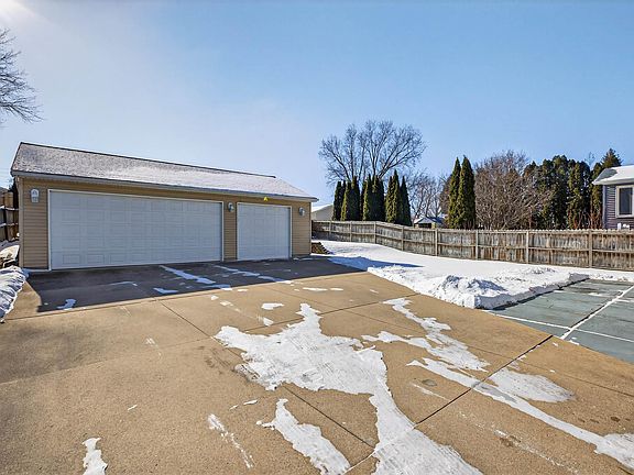 3rd image of 1107 Calumett Dr