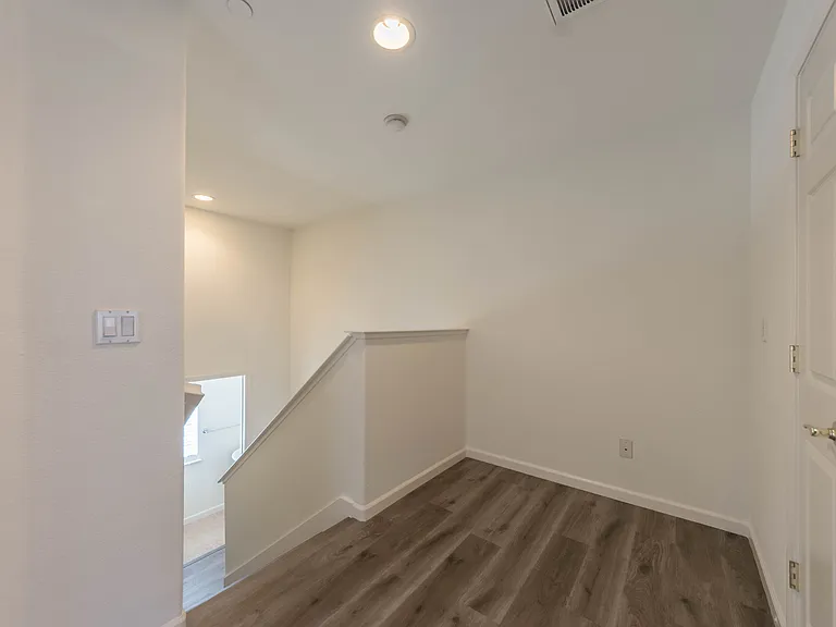 553 Adeline Ave — Photo 9