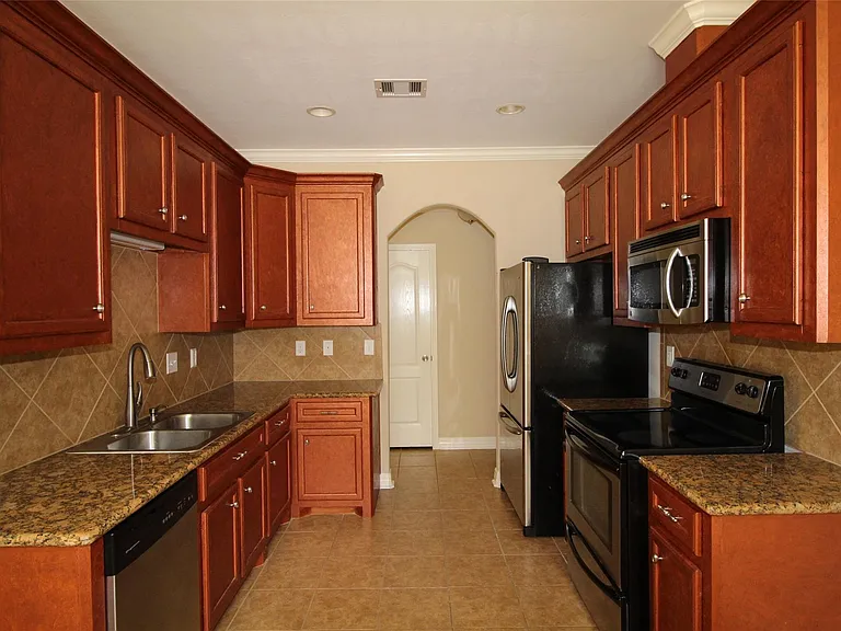 1504 Glen Oaks Dr — Photo 14