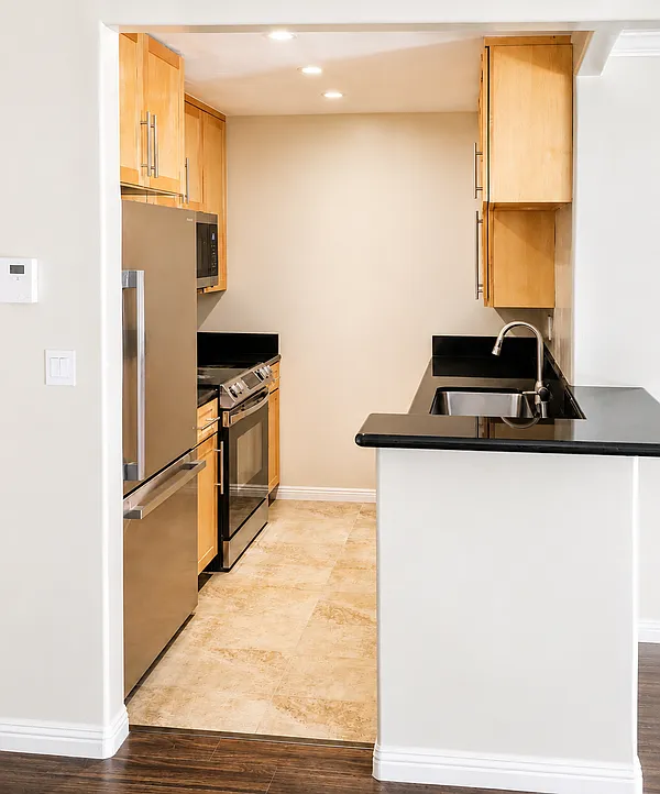 2 bed, 2.0 bath, 878 sqft, $2,795 — Photo 3