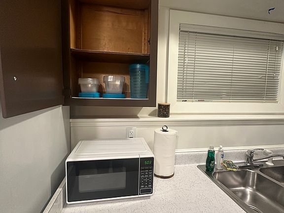 Upper kitchen cabinet and counter